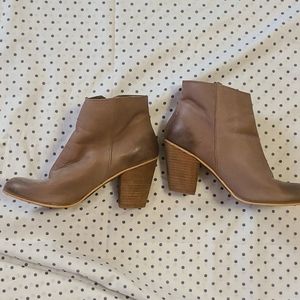 BP shoes only worn once.